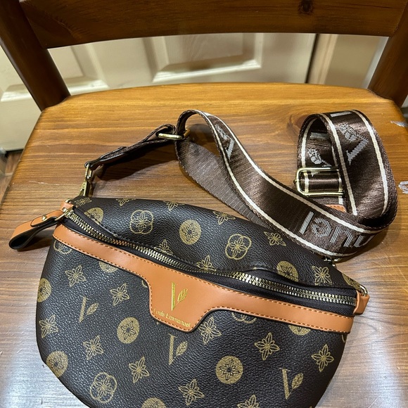 Fanny bag - Picture 2 of 2